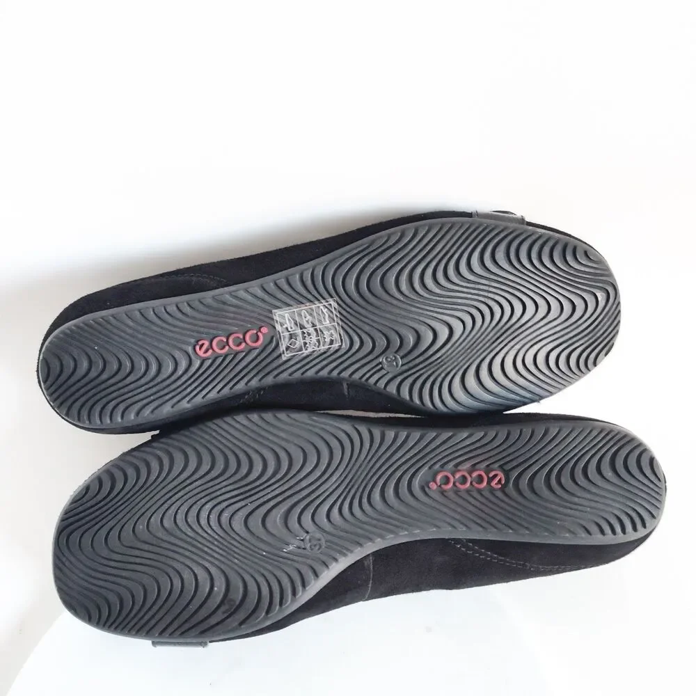 Ecco Flats Size 6 - 6.5 / 37 Suede Patent Leather Belt Buckle Black Comfort Shoe